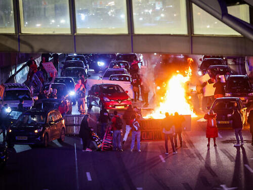 Na antivladinim protestima u Tel Avivu uhapšeno 11 osoba