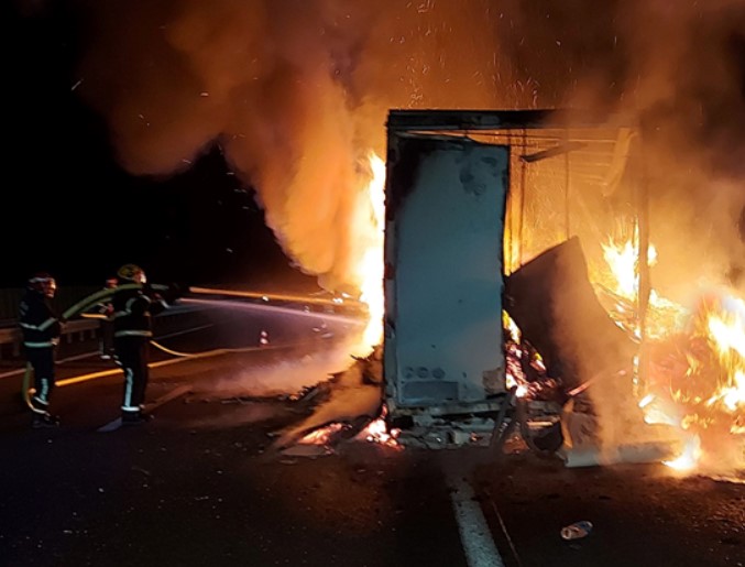 Na auto-putu u Hrvatskoj u potpunosti izgorio kamion