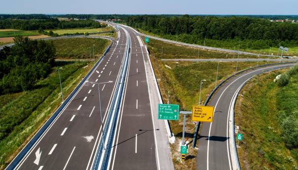 Na autoputu A-1 Podlugovi - Sarajevo sjever zbog nesreće saobraća se otežano