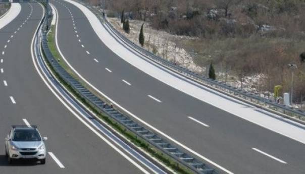 Na autoputu Sarajevo sjever - Podlugovi saobraća se dvosmjerno