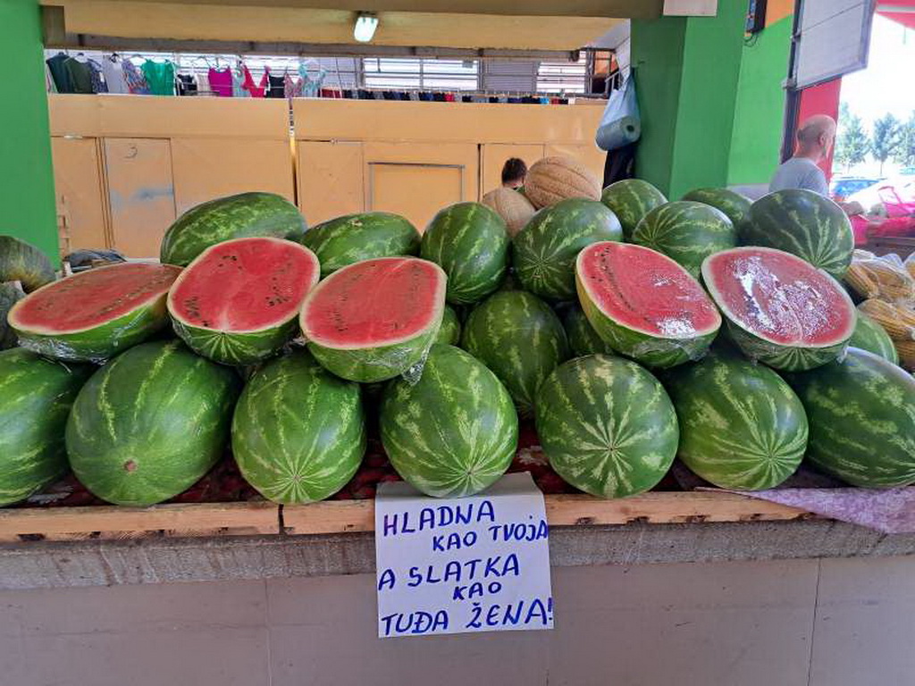 Na banjalučkoj 'Tržnici' domaćeg povrća i voća ima u izobilju
