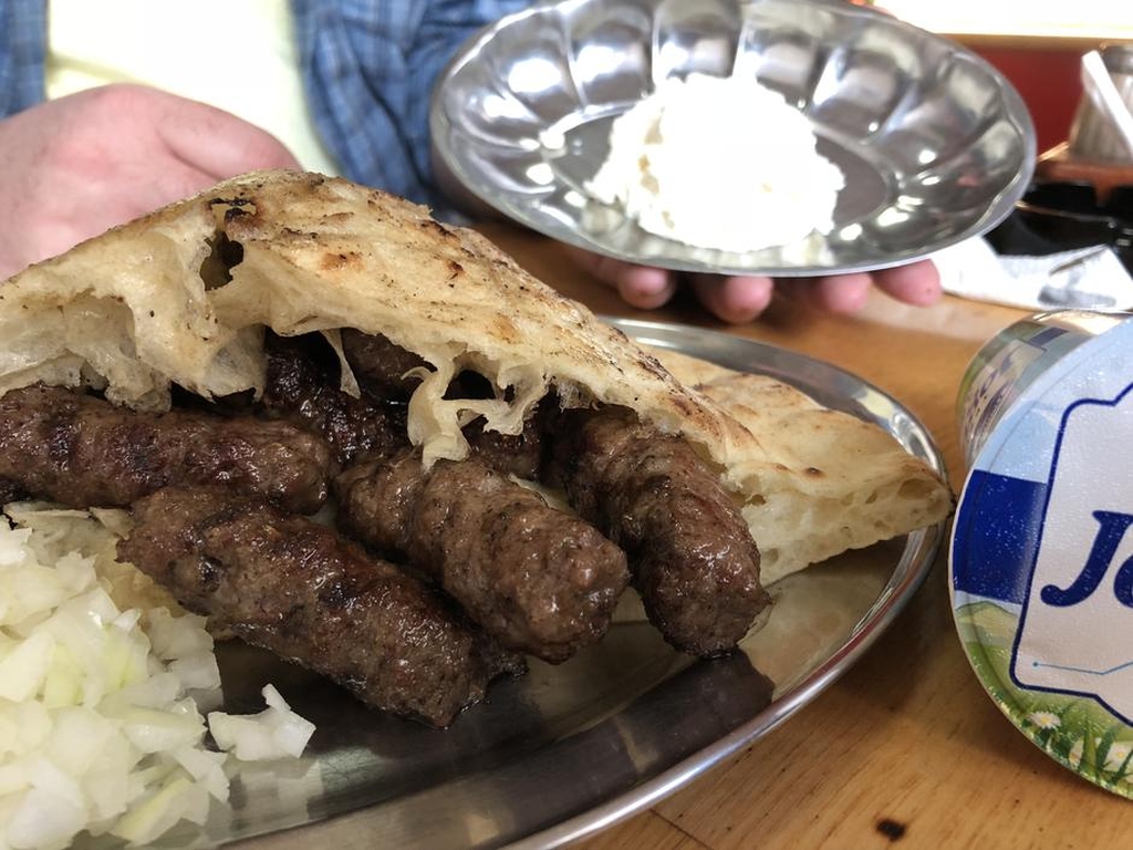 Na Baščaršiji ponovo poskupili ćevapi, evo koliko sada košta 'desetka'