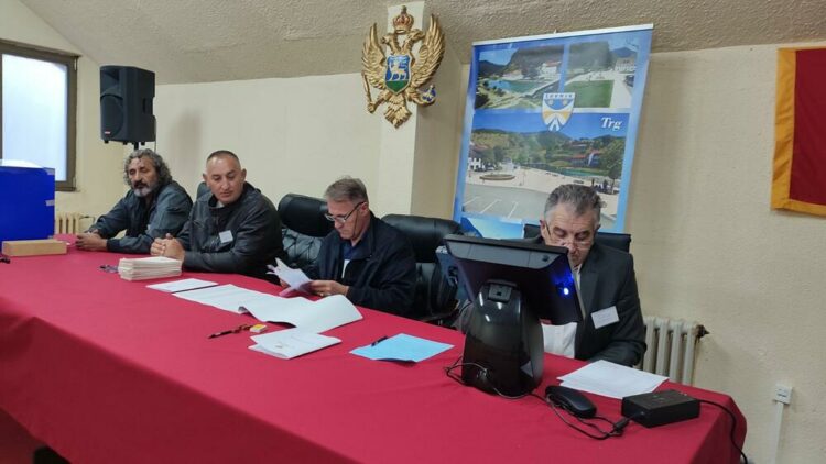 Na biračkom mjestu u Podgorici ukradena glasačka kutija