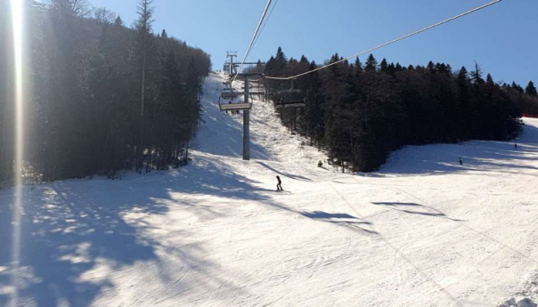 Na Bjelašnici jutros minus 12 stepeni, danas oblačno, u većem dijelu Bosne sa slabim snijegom