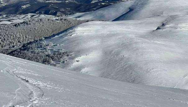 Na Bjelašnici -12, u Bosni oblačno sa snijegom, u Hercegovini sunčano