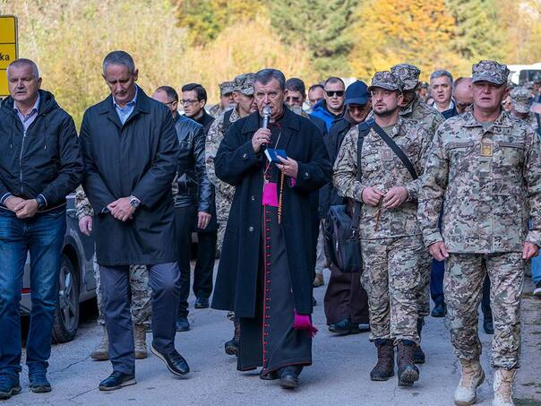 Na Bobovcu održan pohod 'Molitva za Domovinu'
