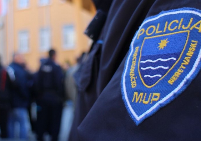 Na Bradini pucali i pivskim bocama gađali vozilo Mostarca