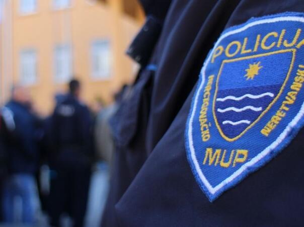 Na Bradini pucali i pivskim bocama gađali vozilo Mostarca