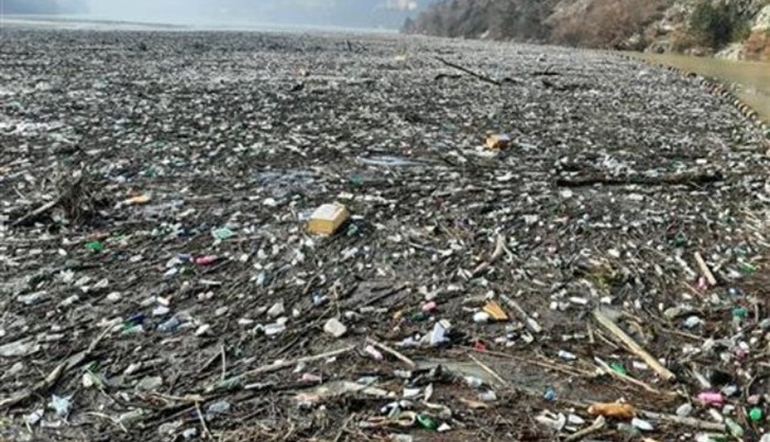 Na branu Hidroelektrane Višegrad stigle 4 hiljade kubika otpada