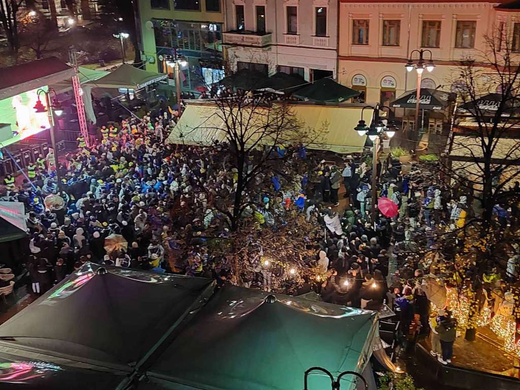 Na brčanskom Trgu mladih više od 3.000 građana pratilo utakmicu Austrija - BiH