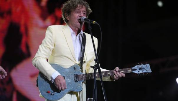 Na Bregovićevom koncertu u Korči bačen suzavac