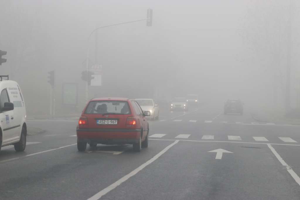 Na brojnim dionicama učestali odroni, magla u kotlinama i uz riječne tokove