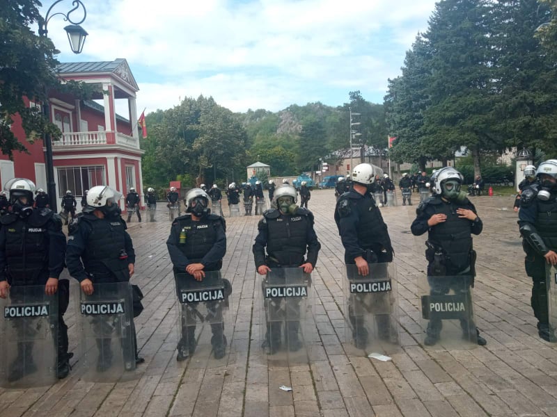 Na Cetinju mirno, povrijeđeno oko 20 policajaca