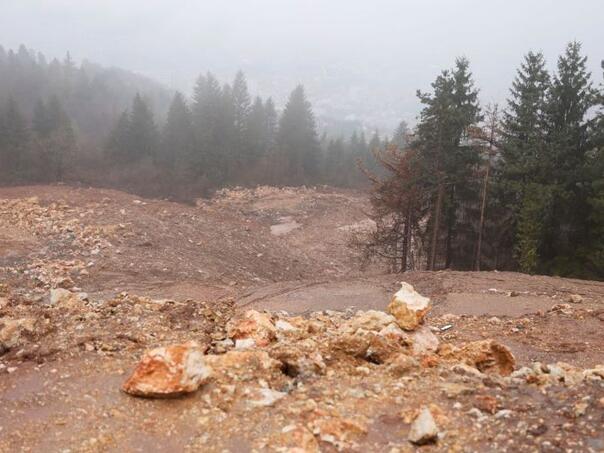 Na Curinim njivama uočene nove pukotine, situacija je neizvjesna
