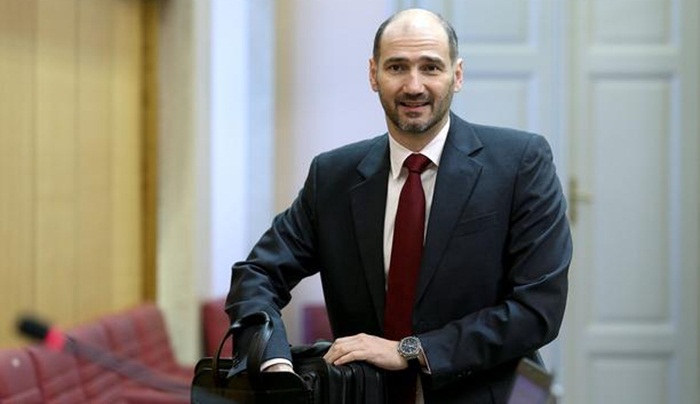 Na današnji dan Pavelić poklonio Hrvatsku Italiji 