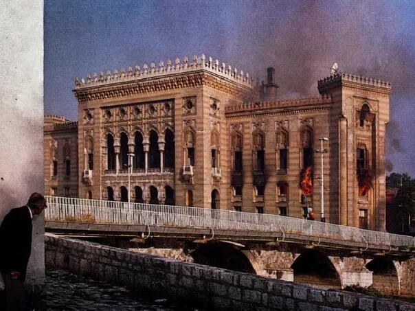 Na današnji dan: Zapaljena sarajevska Vijećnica