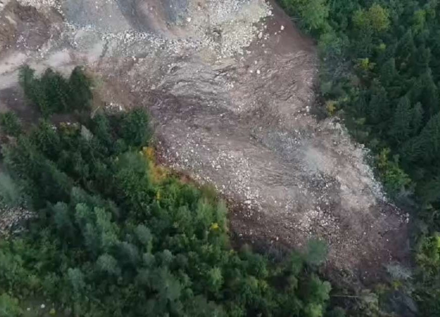 Na dijelu lokaliteta "Curine njive" konstantan priliv vode stvara plavnu livadu
