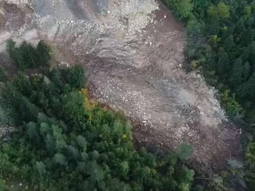 Na dijelu lokaliteta "Curine njive" konstantan priliv vode stvara plavnu livadu