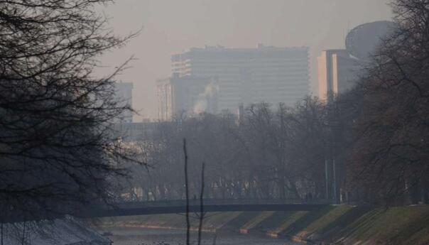 Na dionicama u kotlinama i uz riječne tokove jutros smanjena vidljivost