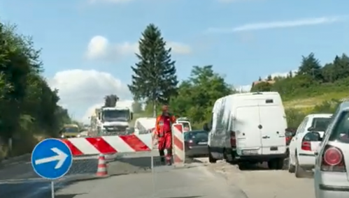 Na dionici ceste M18 Olovo - Semizovac u toku radovi na izgradnji trake za spora vozila