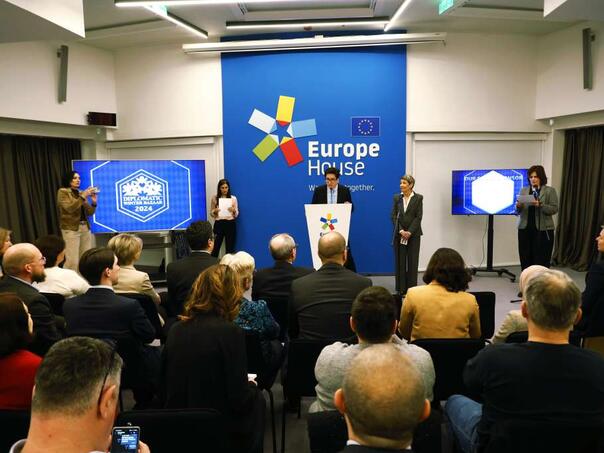 Na Diplomatskom zimskom bazaru 2024. prikupljeno 275.000 KM za djecu i mlade u BiH