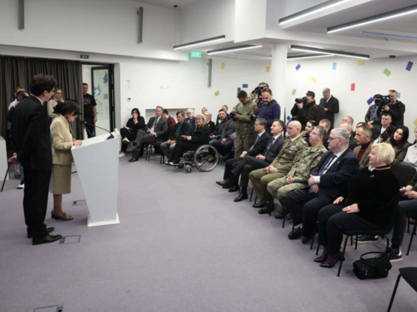 Na Diplomatskom zimskom bazaru prikupljeno 310.000 KM, grantovi uručeni za 28 organizacija