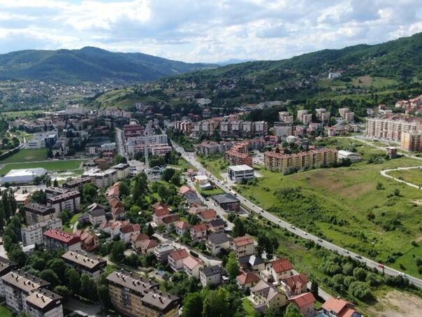 Na dječije igralište u Vogošći bačena neispravna bomba