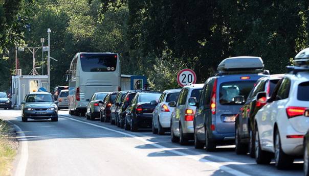 Na Doljanima pojačana frekvencija vozila na izlazu iz BiH