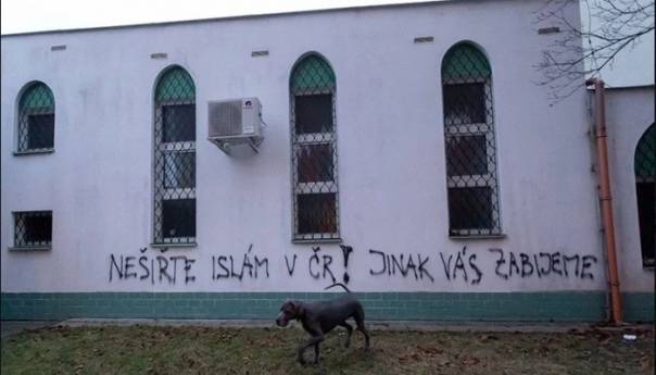 Na džamiji u češkom Brnu ispisani prijeteći grafiti