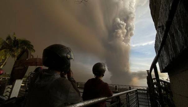 Na Filipinima evakuacija 8.000 stanovnika zbog erupcije vulkana