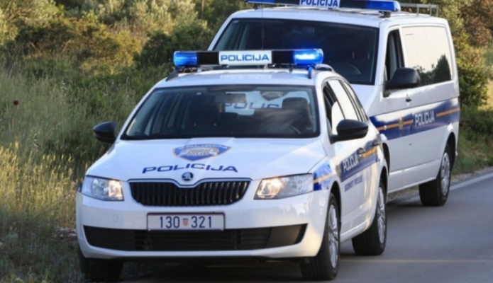 Na gradilištu pored oštećenog auta pronađeno tijelo