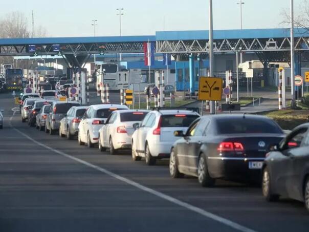 Na granicama pojačan promet vozila