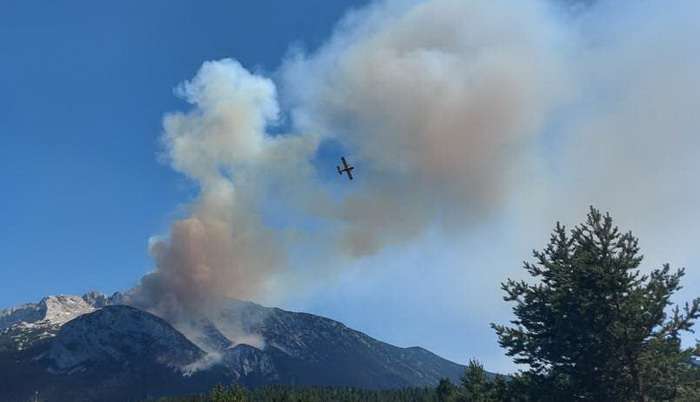 Na granici CG i BiH požar, gasi ga Avio-helikopterska jedinica