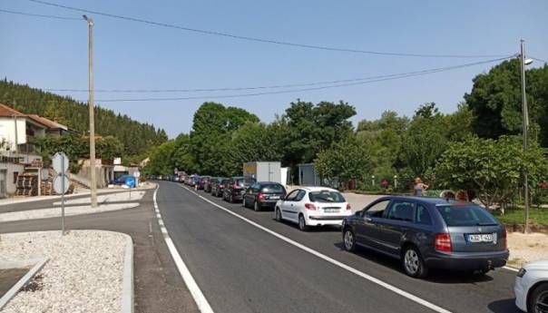 Na graničnim prelazima pojačan promet vozila