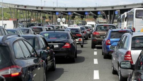 Na graničnim prelazima promet vozila povremeno pojačan