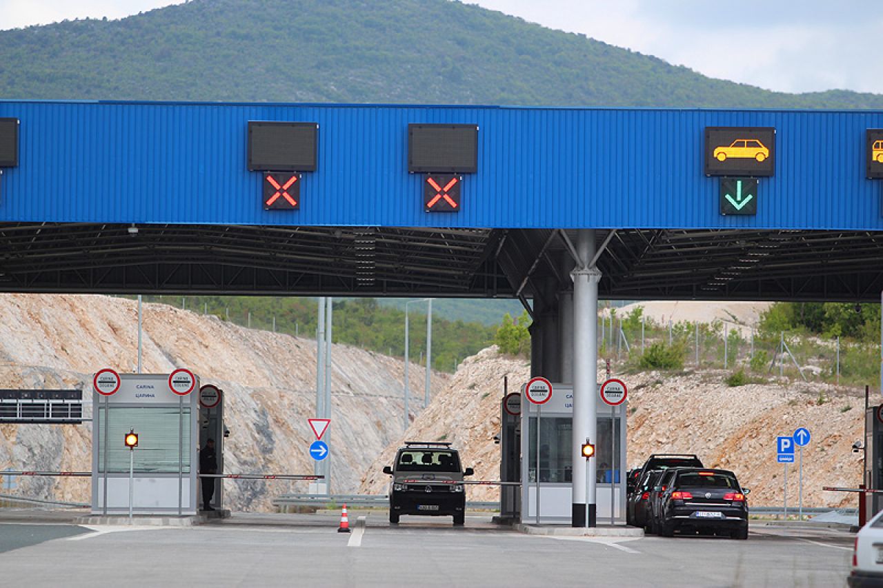 Na graničnim prelazima putnička vozila ne čekaju duže od 30 minuta