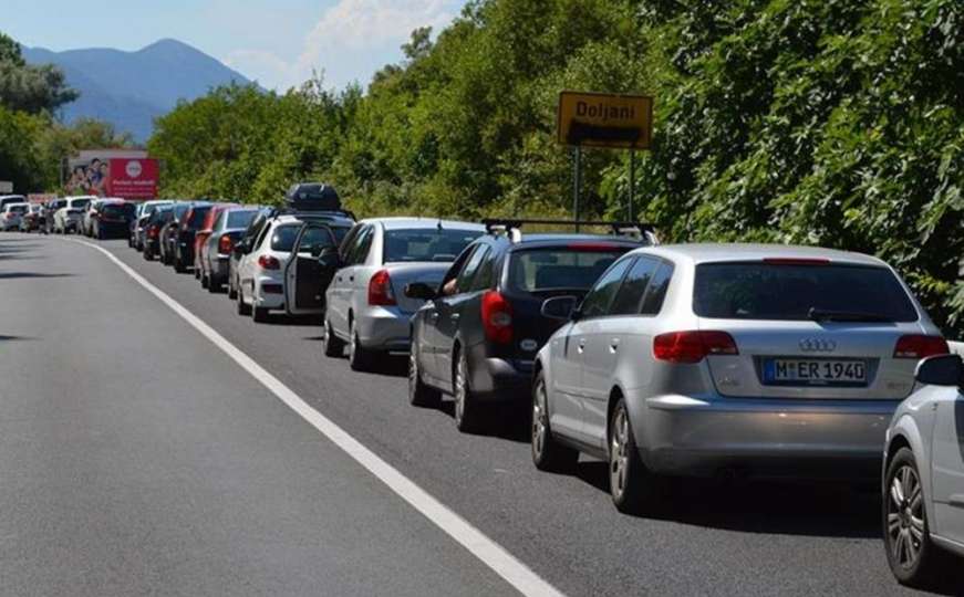 Na graničnim prijelazima BiH povremeno pojačan promet vozila, nema dužih zadržavanja