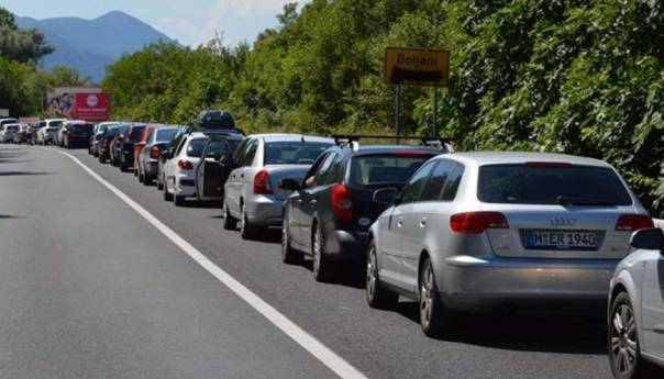 Na graničnim prijelazima BiH povremeno pojačan promet vozila, nema dužih zadržavanja