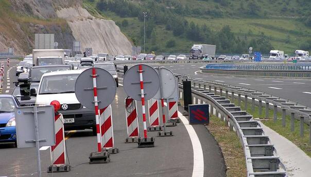 Na graničnim prijelazima Izačić, Velika Kladuša i Bosanska Gradiška duge kolone vozila