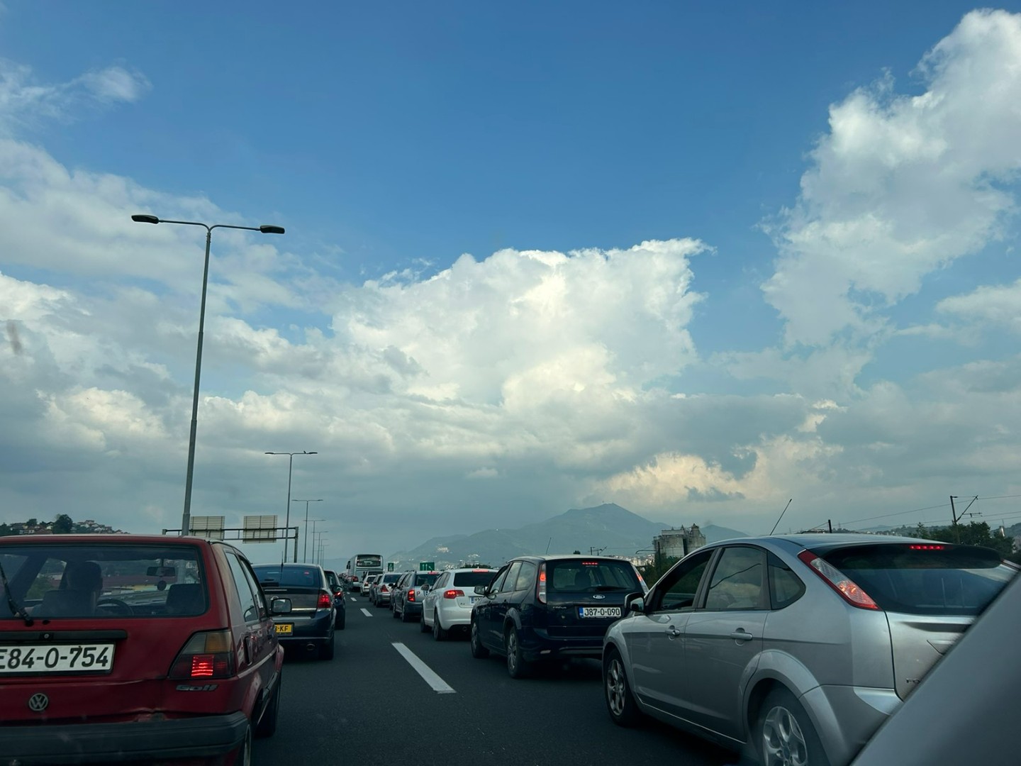Na graničnim prijelazima pojačana frekvencija vozila na izlazu iz BiH