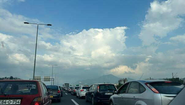 Na graničnim prijelazima pojačana frekvencija vozila na izlazu iz BiH