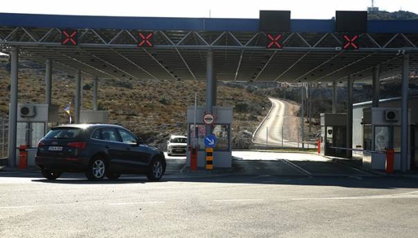 Na graničnim prijelazima prema Hrvatskoj detaljnija kontrola putnika i robe