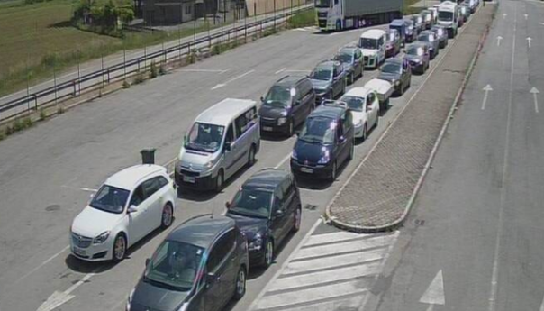 Na graničnim prijelazima promet vozila povremeno pojačan