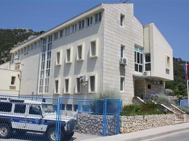 Na Hvaru uhapšen folker: Pronađena mu droga i oružje