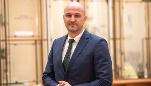 Na impozantnim mašinama odštampa se i kovertira oko 2,5 miliona pošiljki mjesečno