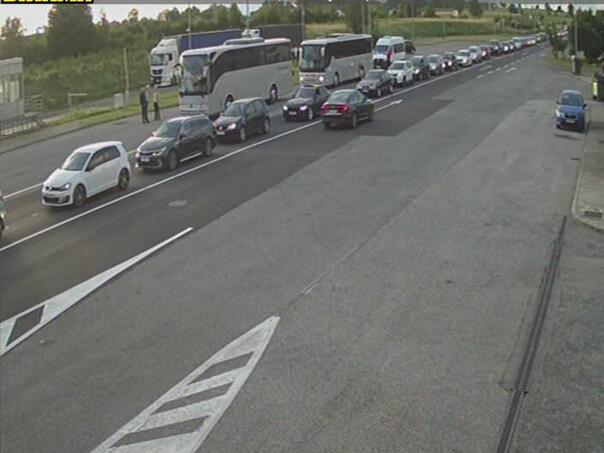 Na Izačiću kolone u oba smjera, pojačan promet i na ostalim graničnim prijelazima