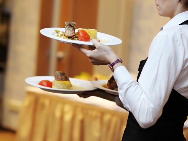 Na Jadranu traže 95.000 radnika, plate do 3.000 eura