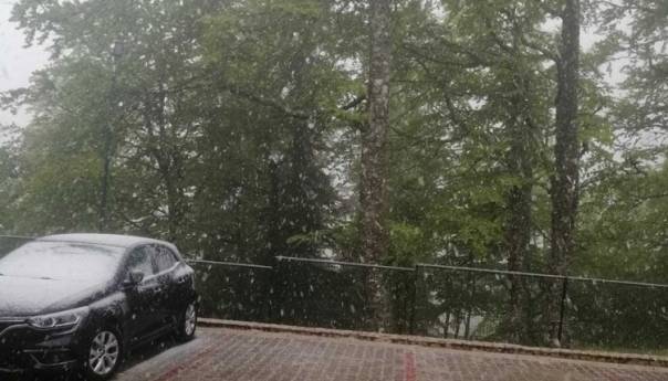 Na Jahorini pada snijeg