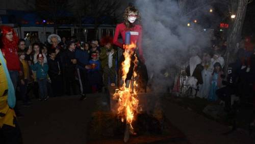 Na karnevalu u Mostaru spaljena lutka s likom Martine Mlinarević