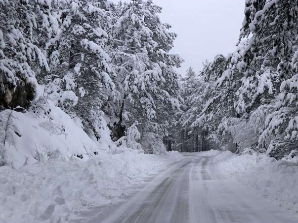 Na kolovozu ugažen snijeg na putnom pravcu Grebak–Trnovo